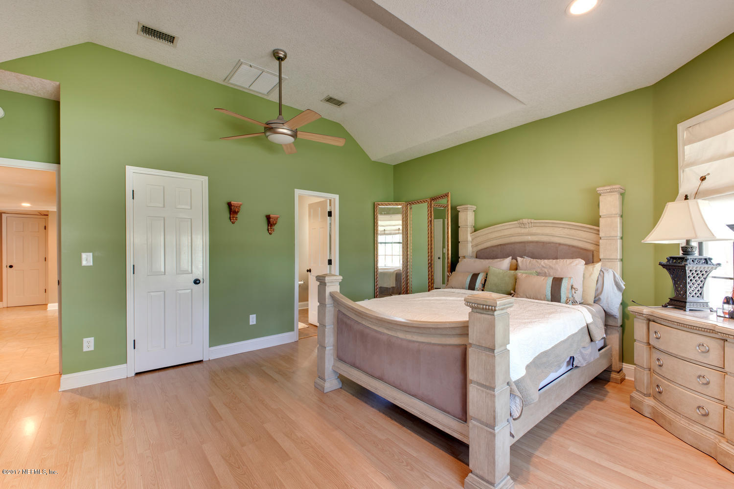 566 Bay Ridge Road Jacksonville, FL 32216 - Photo 21 of 46 master view 3