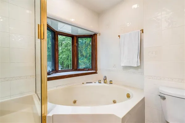 $600,000 | 124 Oak Lane, Mars, PA 16046