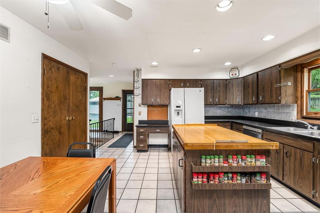 124 Oak Lane Mars, PA 16046 - Photo 7 of 43