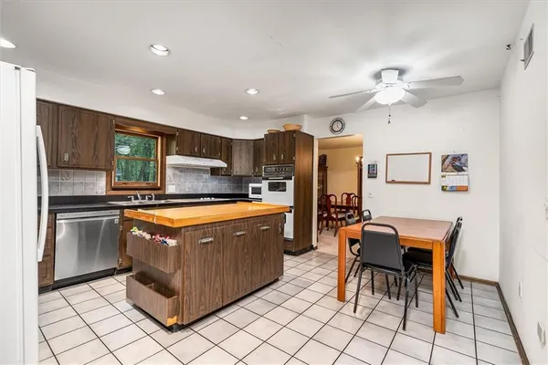 $600,000 | 124 Oak Lane, Mars, PA 16046