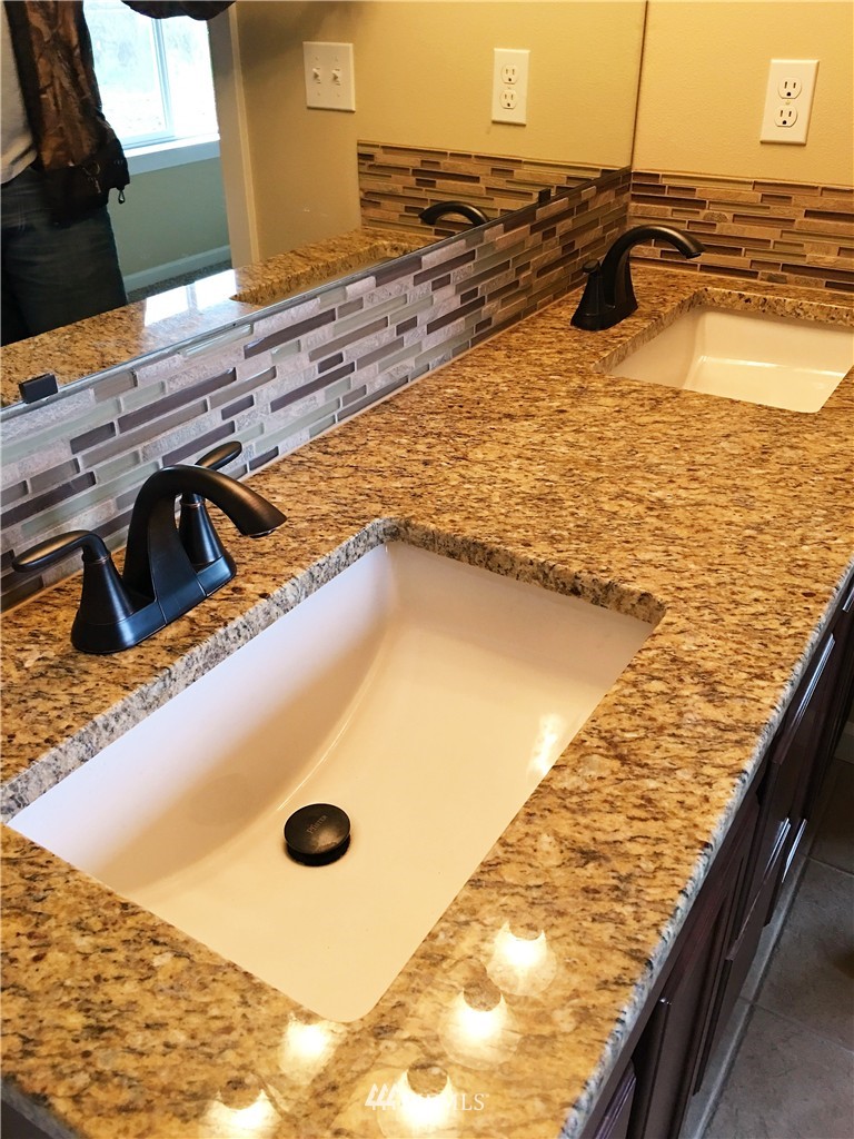 9247 180th Lane Southwest Rochester, WA 98579 - Photo 3 of 19