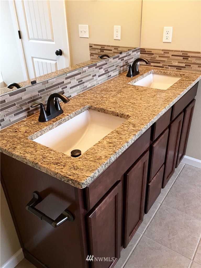 9247 180th Lane Southwest Rochester, WA 98579 - Photo 5 of 19