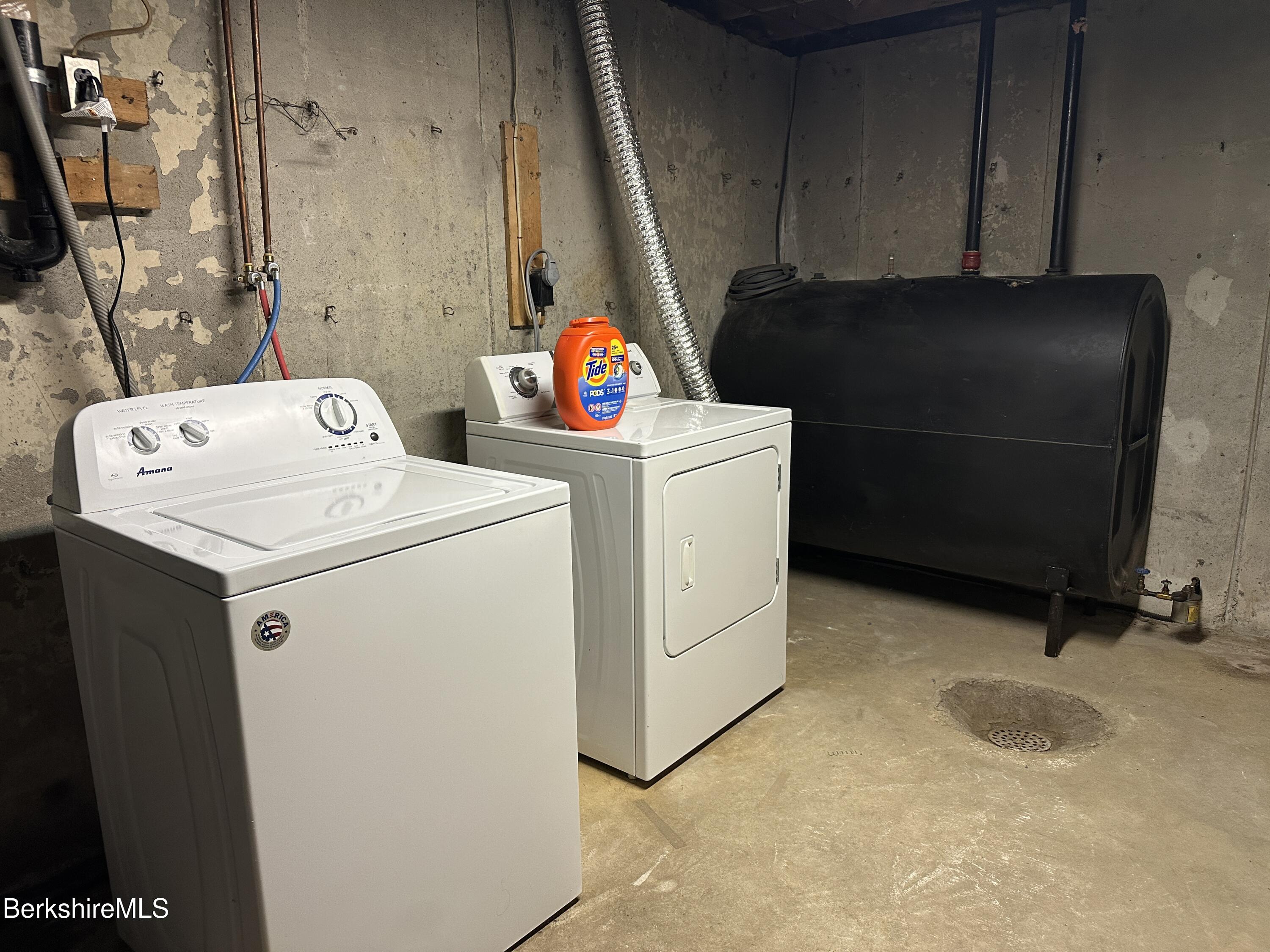 809 Leonhardt Road Becket, MA 01223 - Photo 33 of 36 Laundry