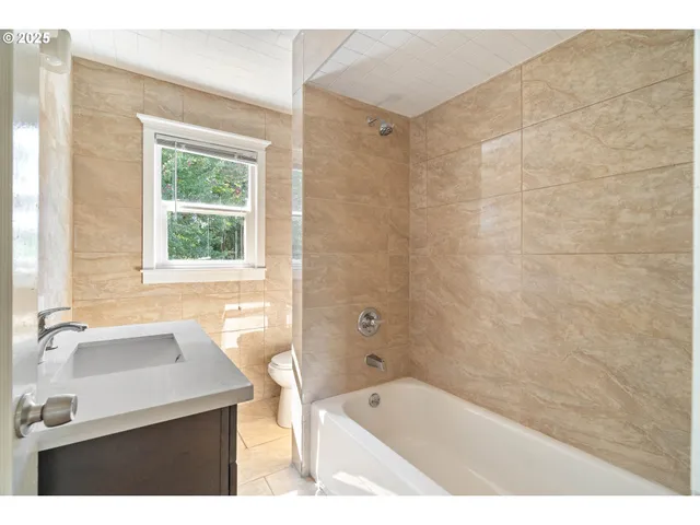 $430,000 | 11330 Northeast Glisan Street, Portland, OR 97220