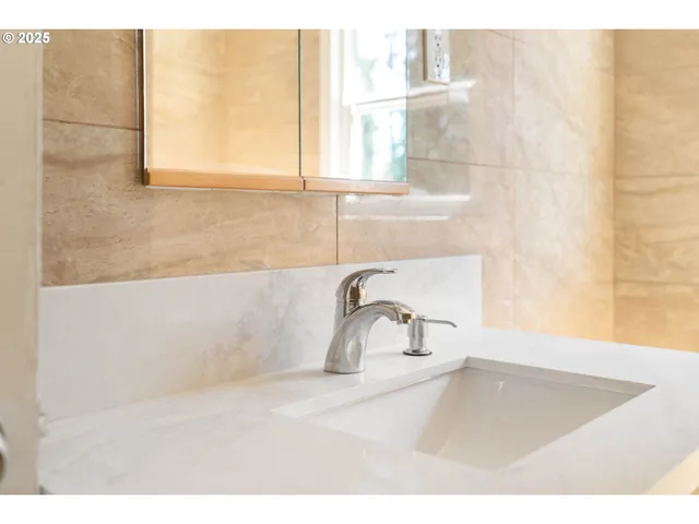 $430,000 | 11330 Northeast Glisan Street, Portland, OR 97220