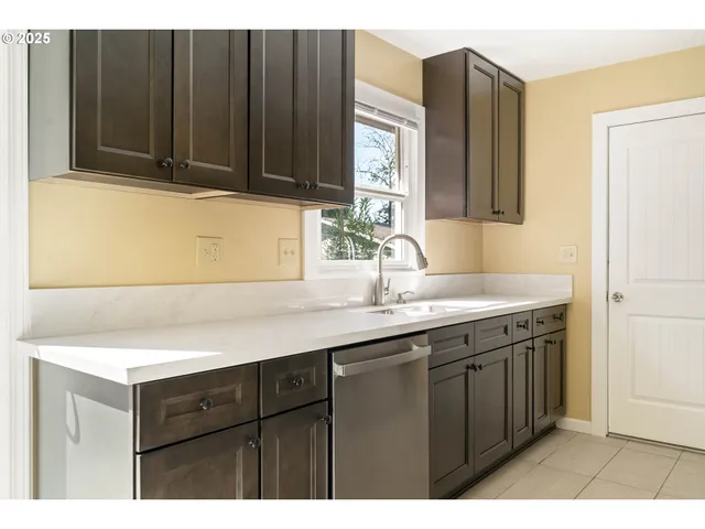 $430,000 | 11330 Northeast Glisan Street, Portland, OR 97220