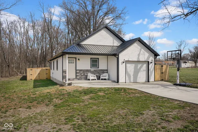 $177,000 | 608 East Chaney Street, Sullivan, IN 47882