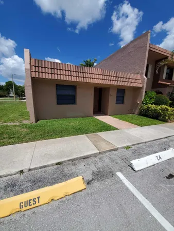 $2,300 | 24 Laredo Place, Davie, FL 33324