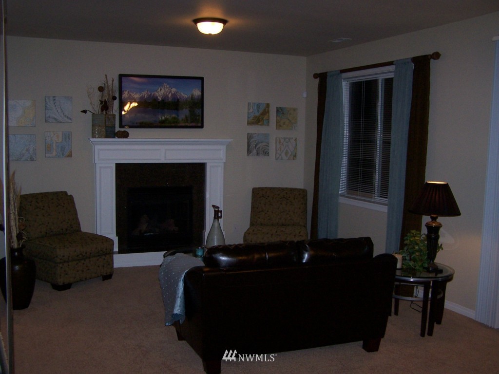 231 161st Place Southeast, Unit 1 Bothell, WA 98012 - Photo 3 of 9 Gallery Image 3
