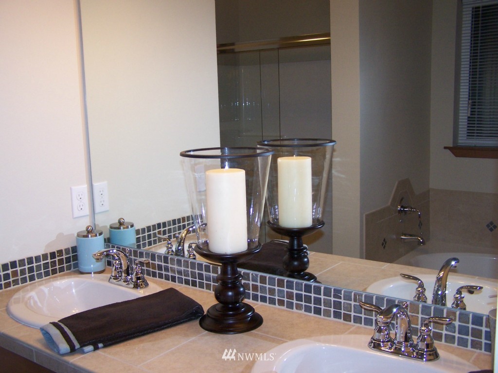 231 161st Place Southeast, Unit 1 Bothell, WA 98012 - Photo 6 of 9 Gallery Image 6