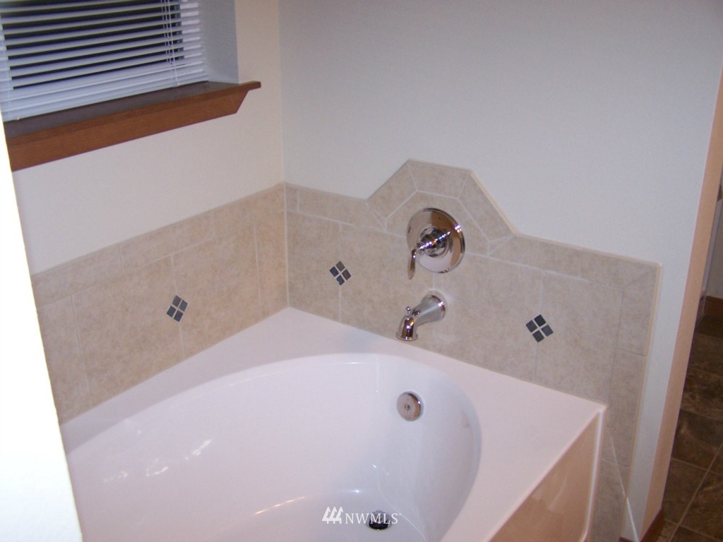 231 161st Place Southeast, Unit 1 Bothell, WA 98012 - Photo 7 of 9 Gallery Image 7