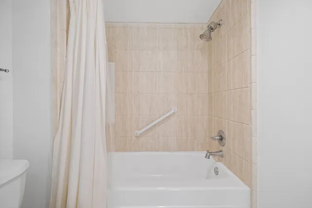 $205,000 | 642 South Ripple Creek Drive, Unit 642, Houston, TX 77057