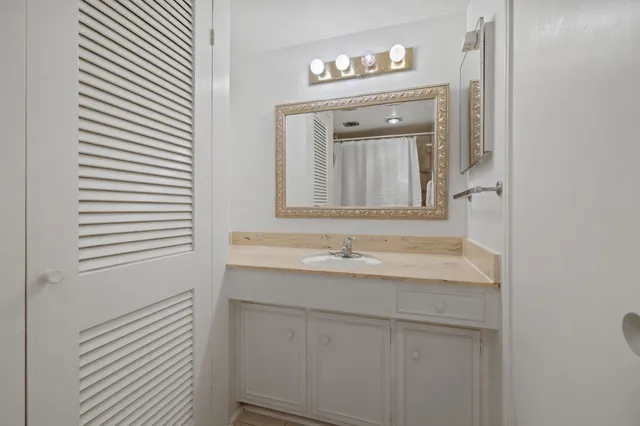 $205,000 | 642 South Ripple Creek Drive, Unit 642, Houston, TX 77057