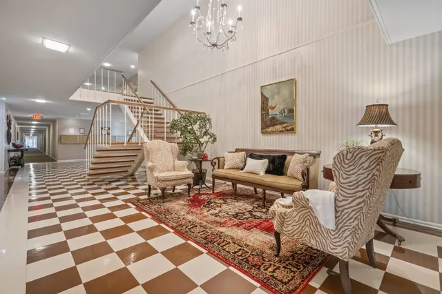 $205,000 | 642 South Ripple Creek Drive, Unit 642, Houston, TX 77057