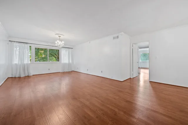 $205,000 | 642 South Ripple Creek Drive, Unit 642, Houston, TX 77057