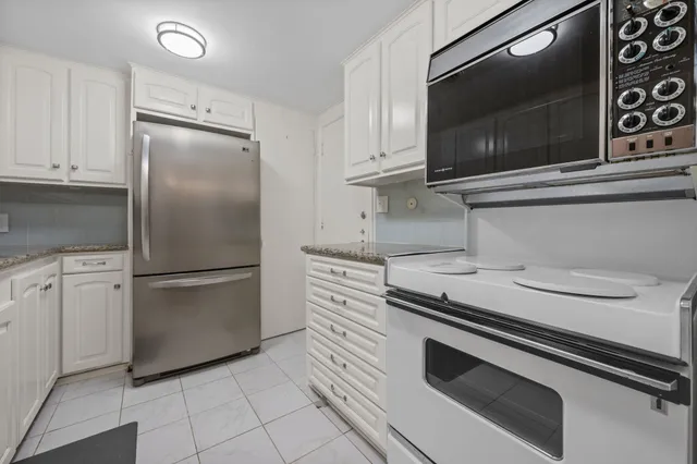 $205,000 | 642 South Ripple Creek Drive, Unit 642, Houston, TX 77057