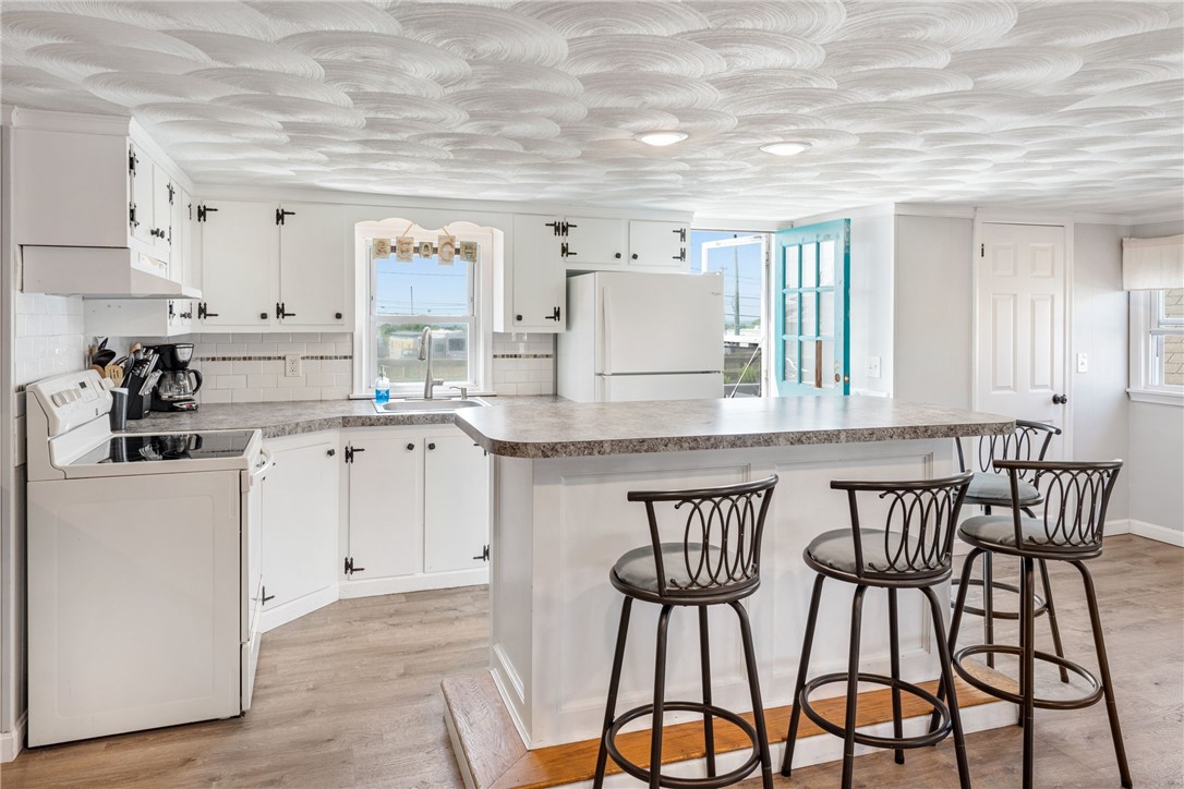 27 Holden Road South Kingstown, RI 02879 - Photo 12 of 28