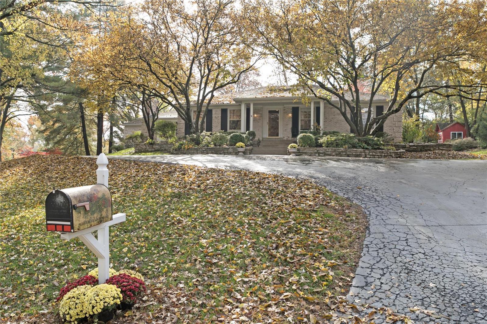 512 High Meadow Road Frontenac, MO 63131 - Photo 2 of 36 Gallery Image 2