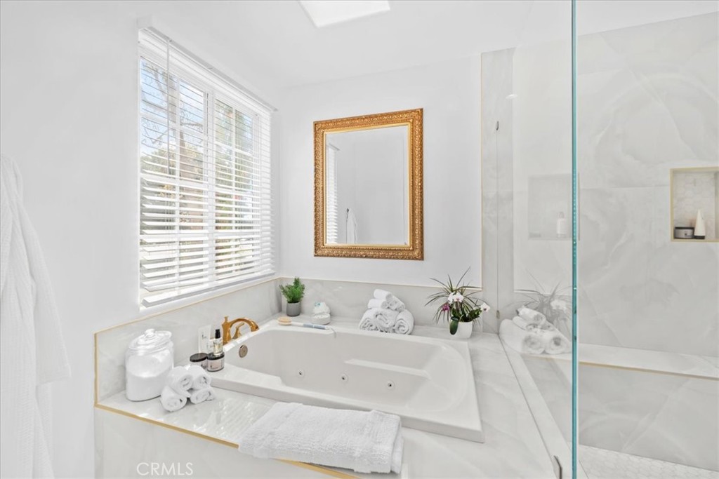 1020 Harbor Crossing Lane Marina del Rey, CA 90292 - Photo 25 of 54 a white bath tub sitting next to a white sink