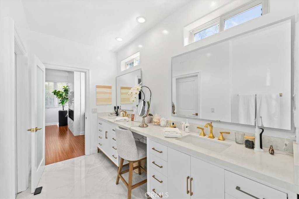 1020 Harbor Crossing Lane Marina del Rey, CA 90292 - Photo 27 of 54 a spacious bathroom with a double vanity sink and a mirror