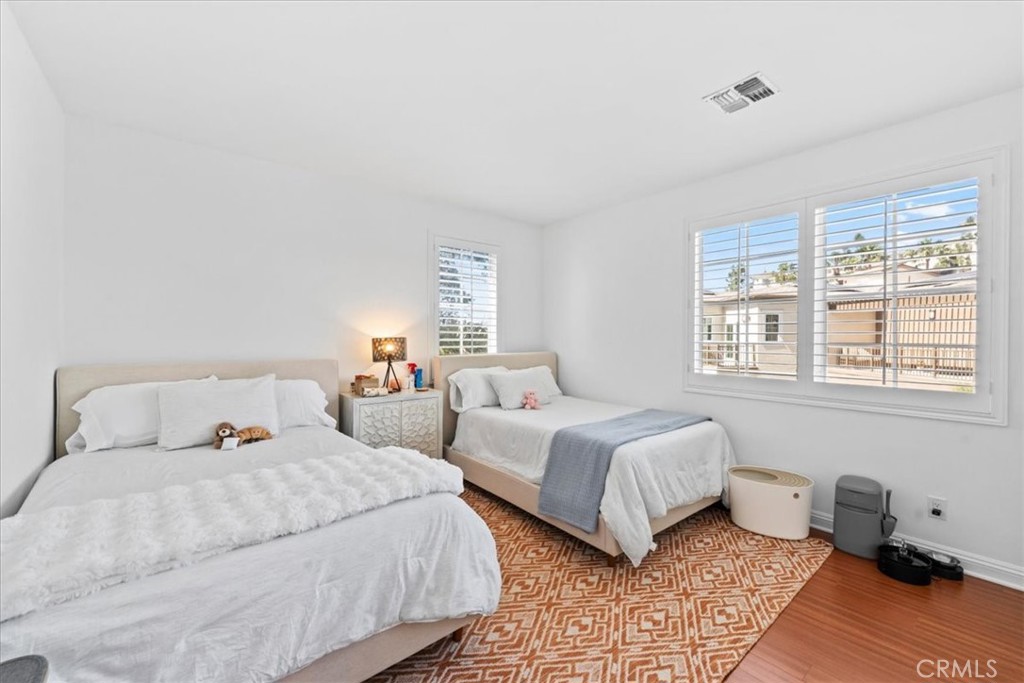1020 Harbor Crossing Lane Marina del Rey, CA 90292 - Photo 31 of 54 a bedroom with two beds and a window