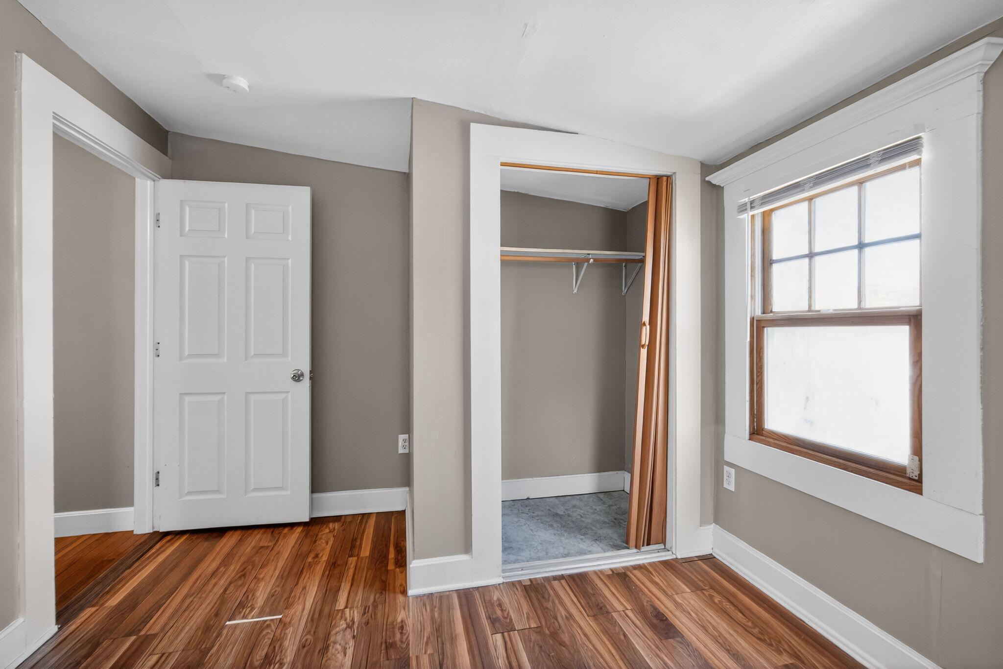 5734 North 37th Street Milwaukee, WI 53209 - Photo 17 of 30 19_5734_N_37th_St_Milwaukee_WI_53209-Bed