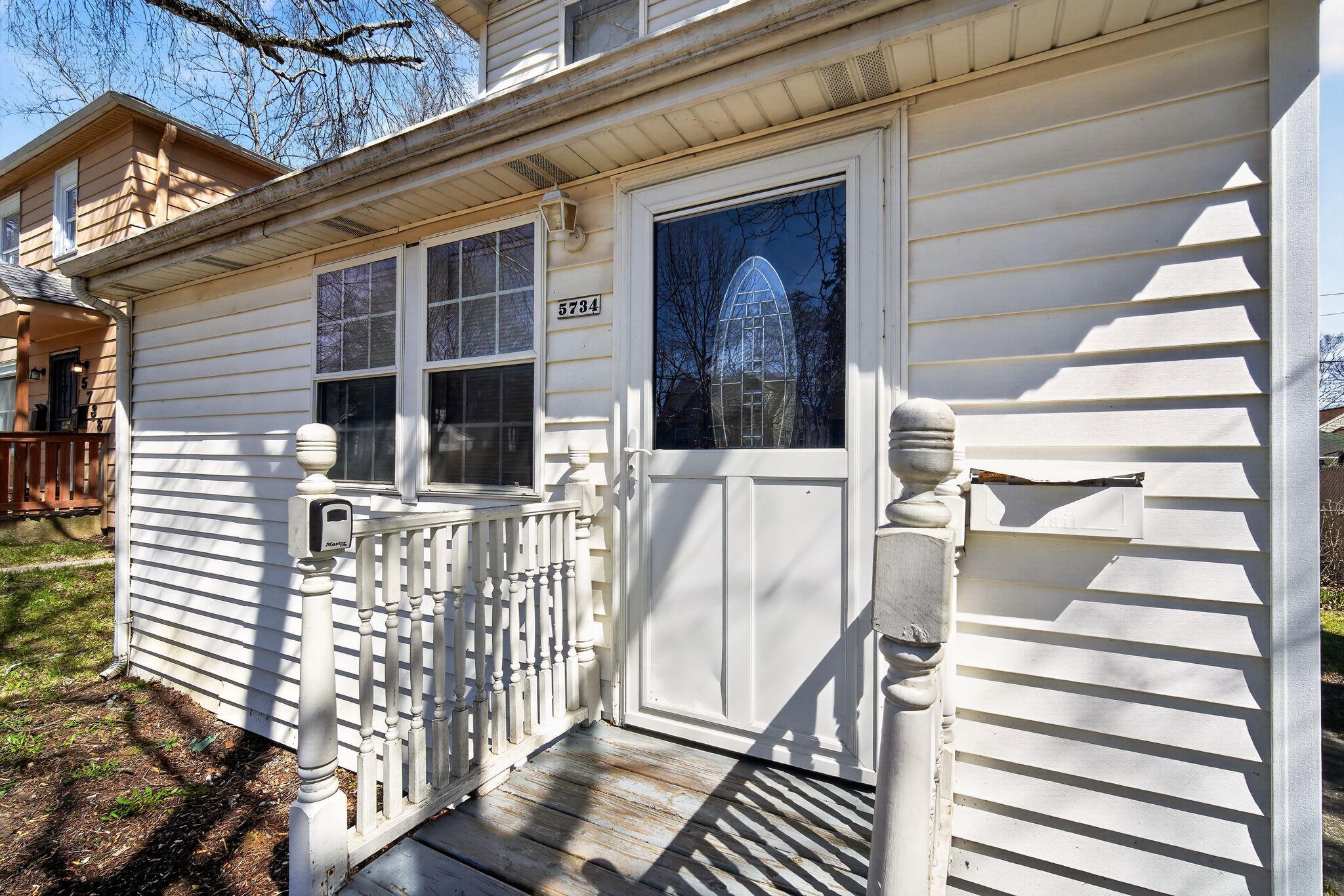 5734 North 37th Street Milwaukee, WI 53209 - Photo 3 of 30 01_5734_N_37th_St_Milwaukee_WI_53209-Ext