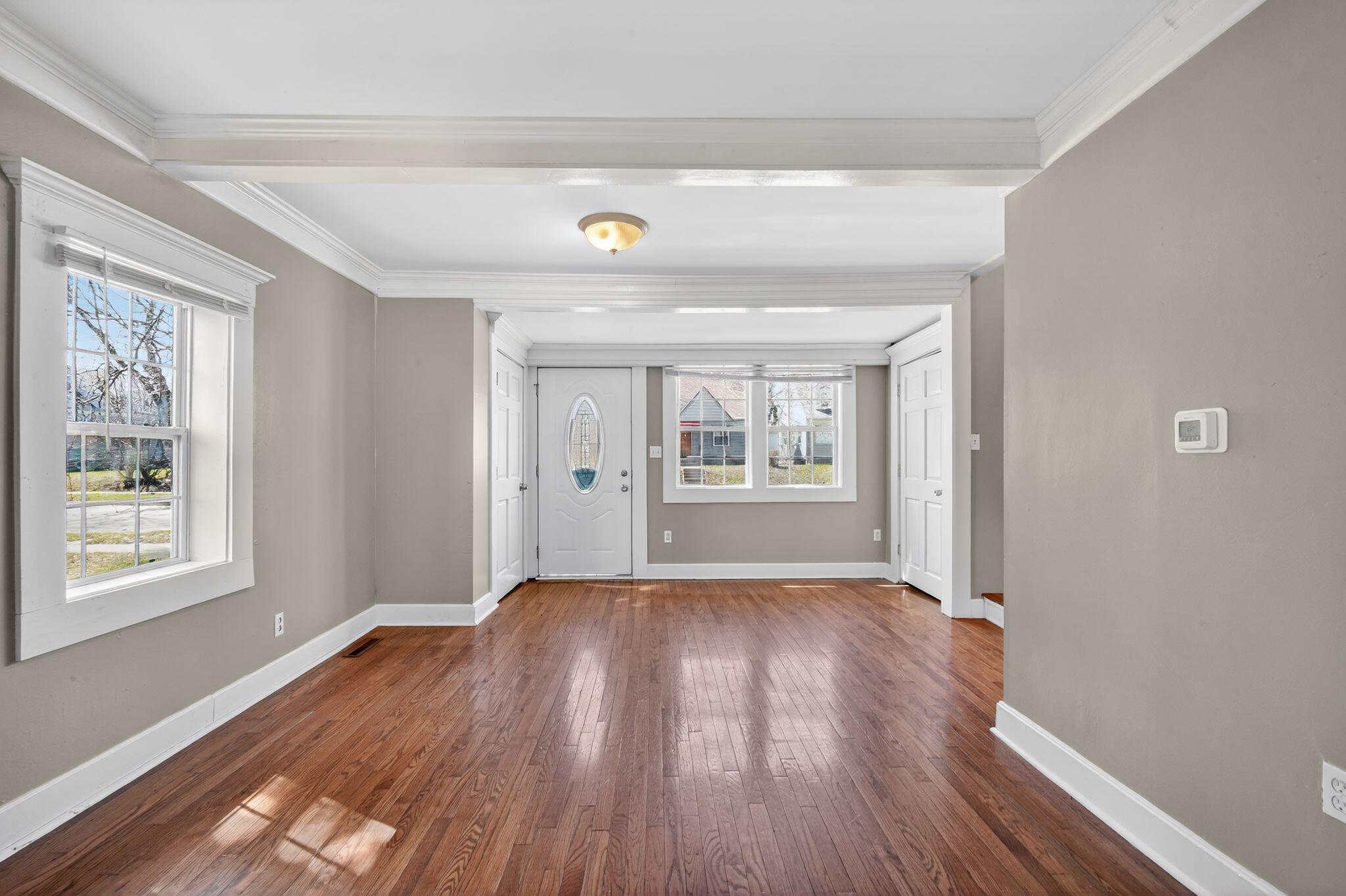 5734 North 37th Street Milwaukee, WI 53209 - Photo 6 of 30 09_5734_N_37th_St_Milwaukee_WI_53209-Foy