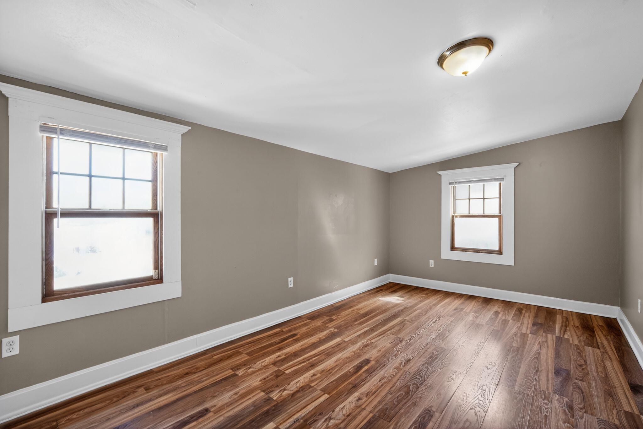 5734 North 37th Street Milwaukee, WI 53209 - Photo 7 of 30 10_5734_N_37th_St_Milwaukee_WI_53209-Liv