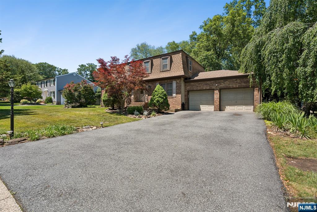 39 Robin Hood Way Wayne, NJ 07470 - Photo 2 of 36
