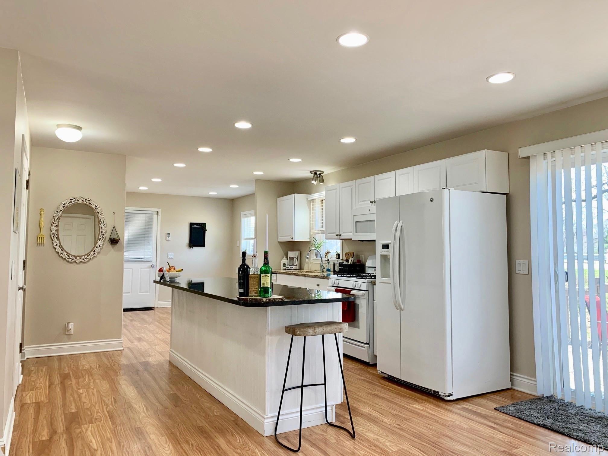14114 Torrey Road Fenton, MI 48430 - Photo 12 of 82 kitchen9.jpeg