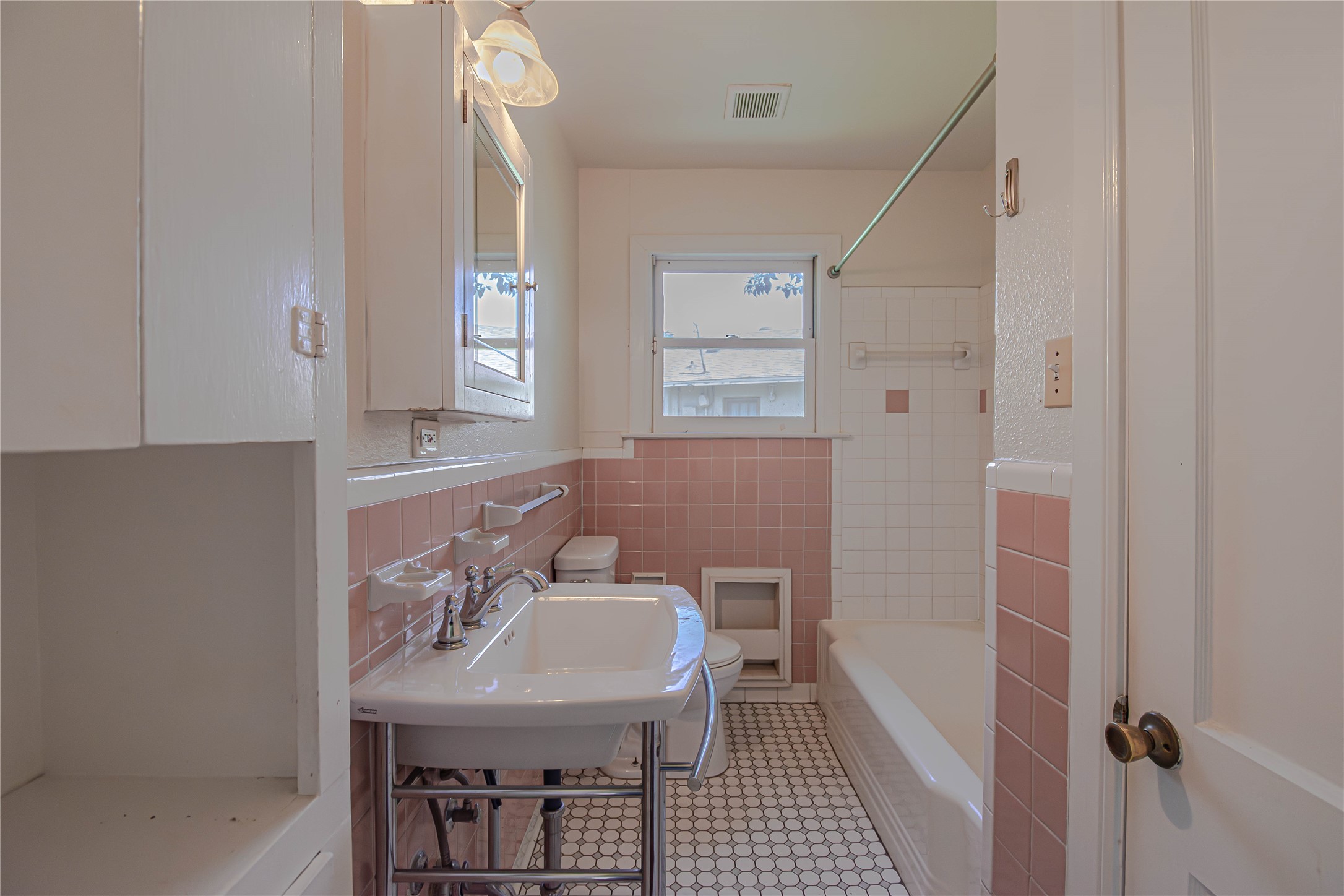 1202 Norwood Road Austin, TX 78722 - Photo 28 of 37