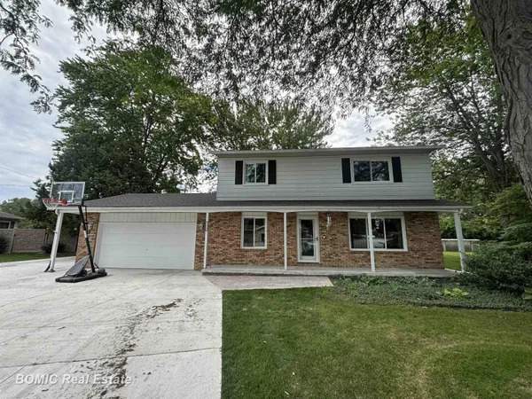 $299,900 | 5455 Easy Street, Bay City, MI 48706