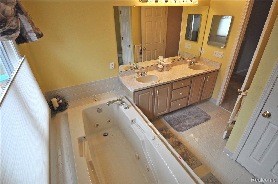 2822 Santia Road Troy, MI 48085 - Photo 13 of 22 Custom Tiling & more