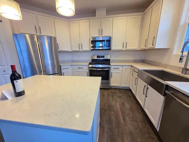 $3,250 | 4449 Monroe Court, Naperville, IL 60564