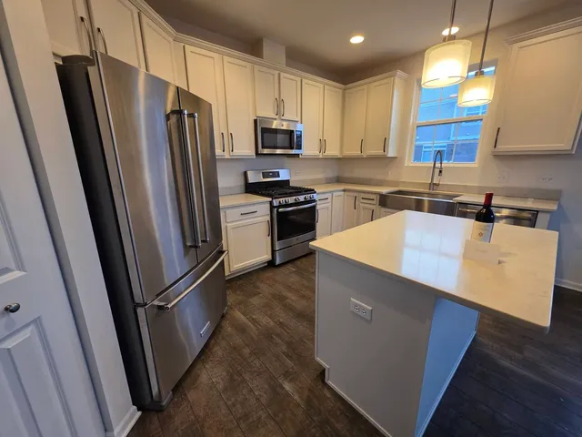 $3,250 | 4449 Monroe Court, Naperville, IL 60564