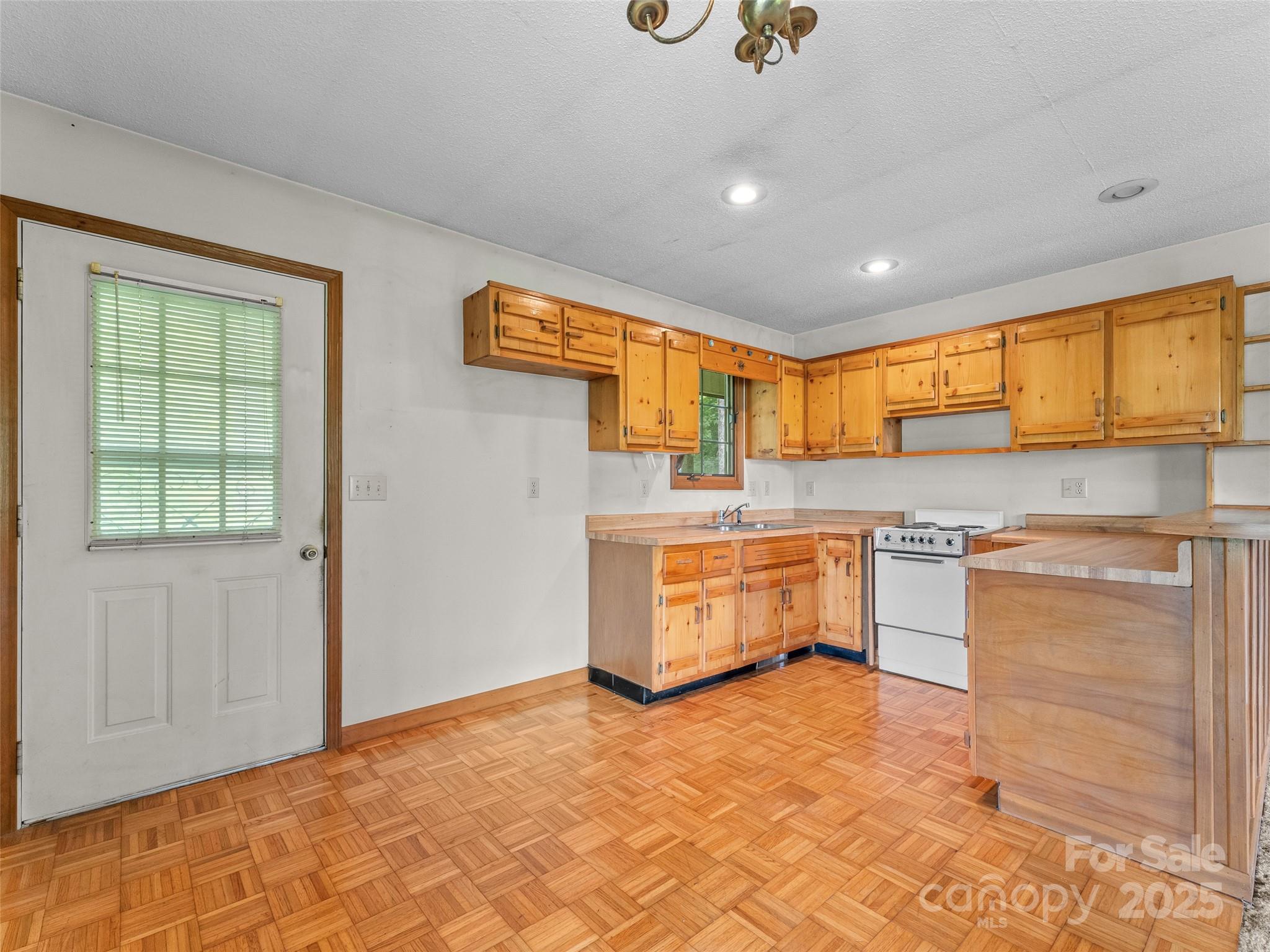 48 Israel Road Brevard, NC 28712 - Photo 5 of 19 Gallery Image 5