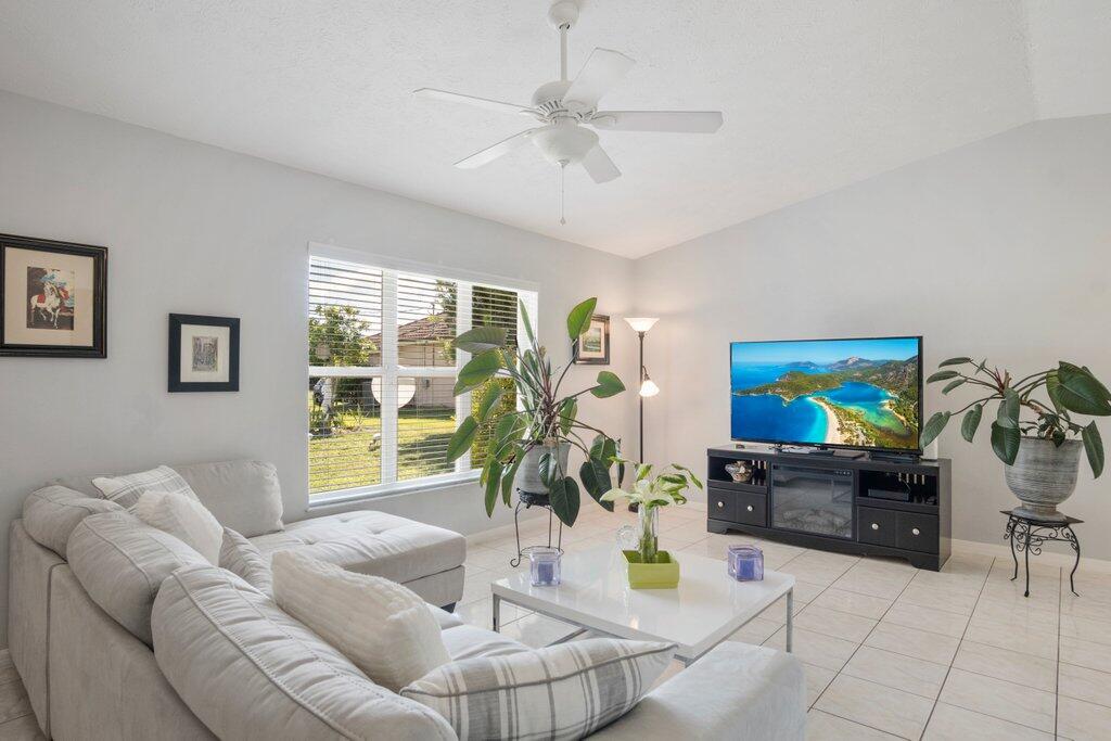 200 Southwest Ridgecrest Drive Port St. Lucie, FL 34953 - Photo 15 of 56 IMG_8476