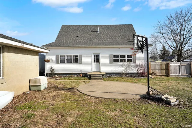 $225,000 | 425 North 9th Street, Mitchell, IN 47446
