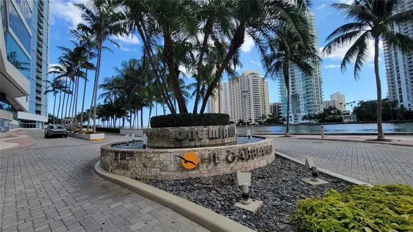 $3,000 | 325 South Biscayne Boulevard, Unit 3224, Miami, FL 33131