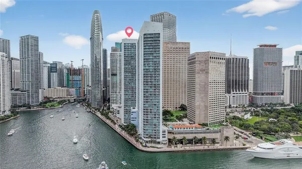 $3,000 | 325 South Biscayne Boulevard, Unit 3224, Miami, FL 33131