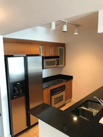 $3,000 | 325 South Biscayne Boulevard, Unit 3224, Miami, FL 33131