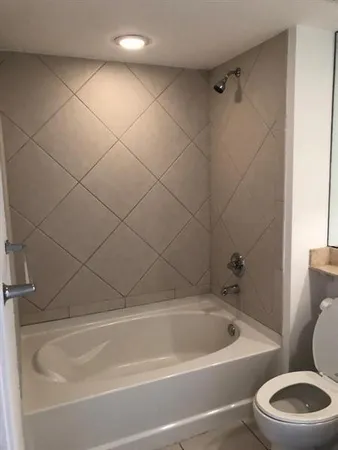 $3,000 | 325 South Biscayne Boulevard, Unit 3224, Miami, FL 33131