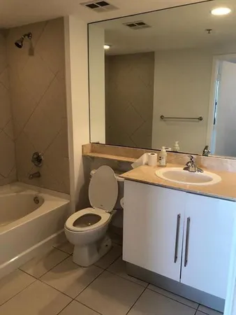 $3,000 | 325 South Biscayne Boulevard, Unit 3224, Miami, FL 33131