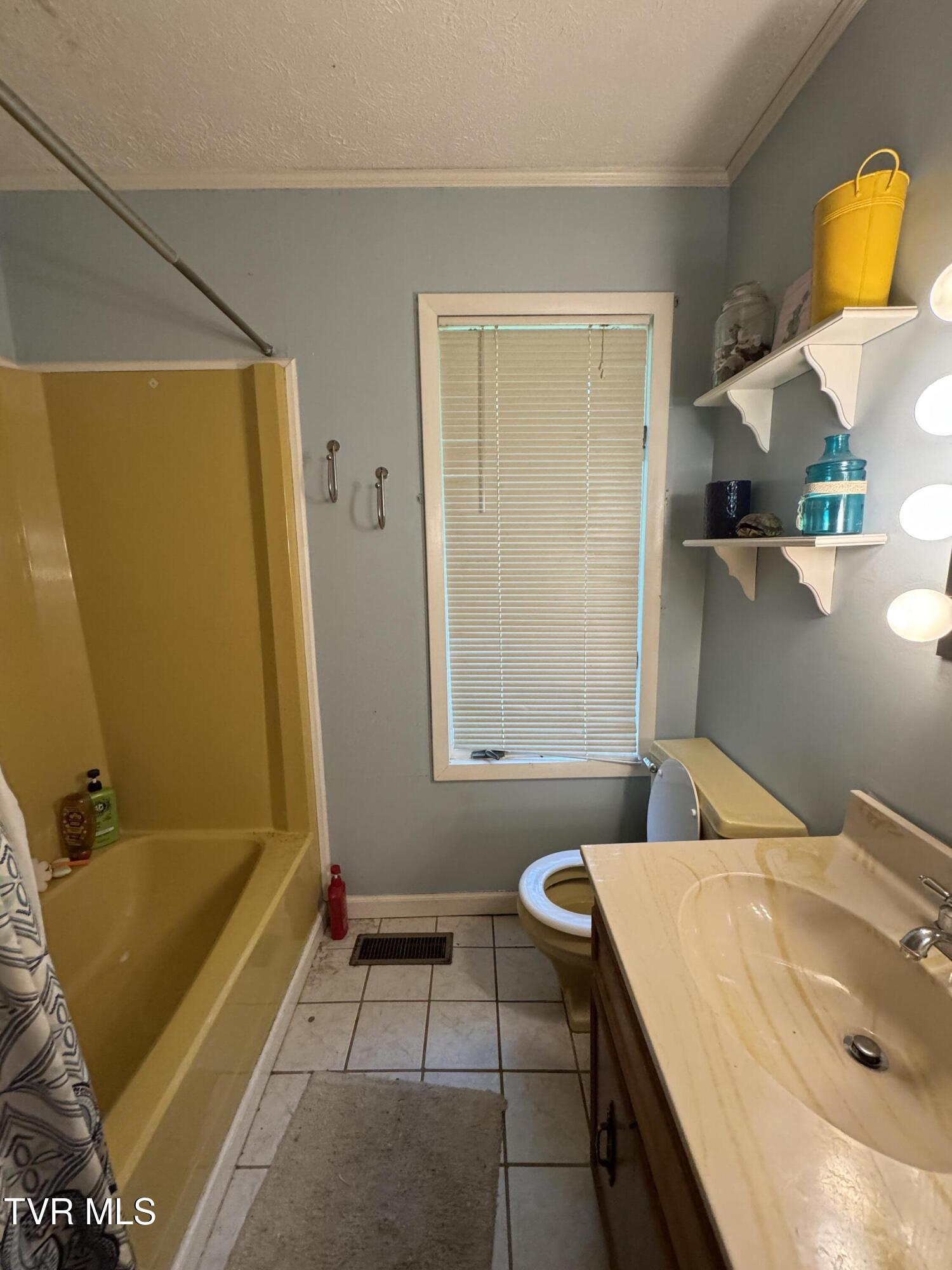 649 Sugar Run Road Jonesville, VA 24263 - Photo 19 of 31 BATHROOM 2