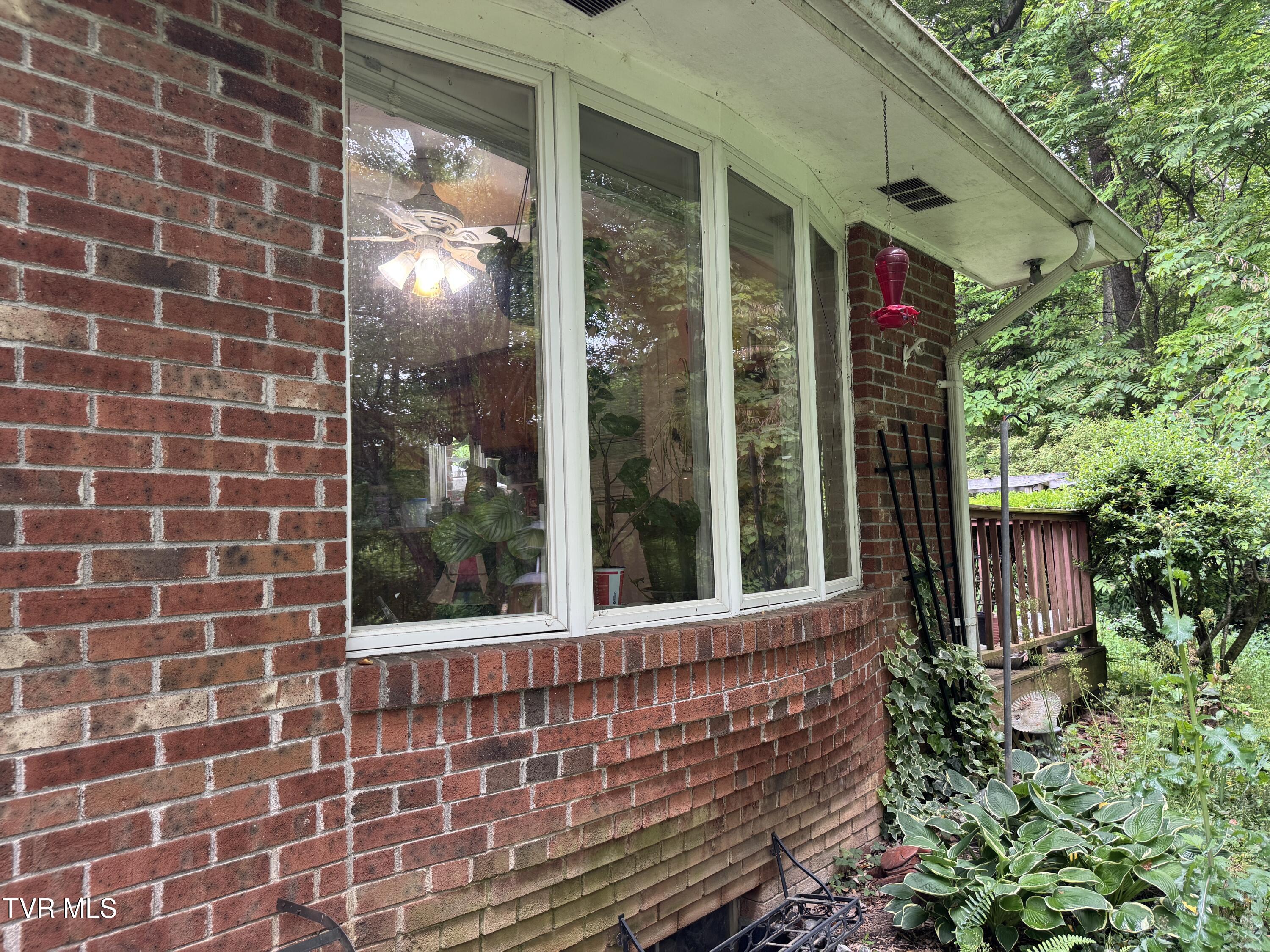 649 Sugar Run Road Jonesville, VA 24263 - Photo 3 of 31 LARGE BOW WINDOW IN DINING ROOM
