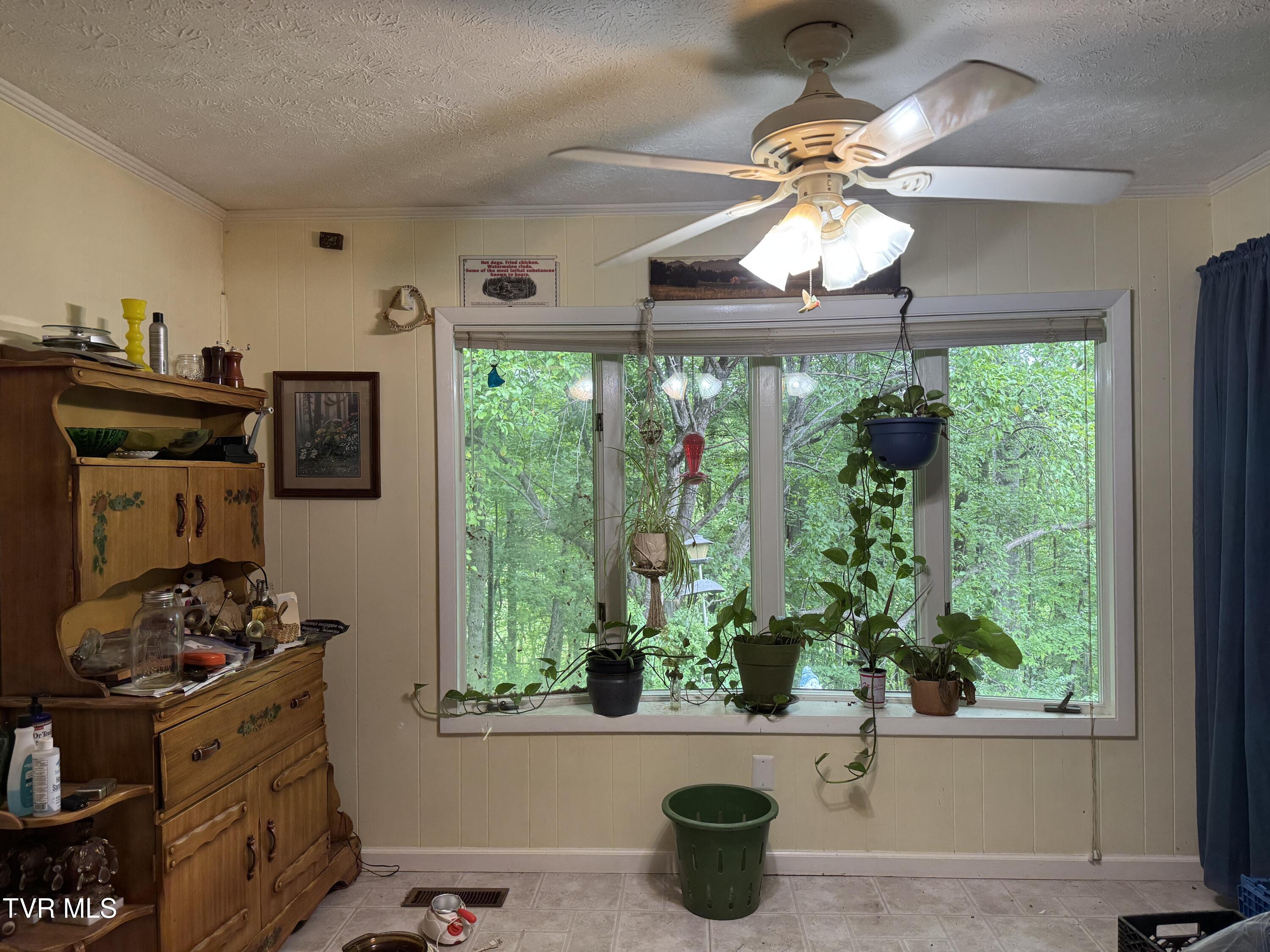649 Sugar Run Road Jonesville, VA 24263 - Photo 8 of 31 BREAKFAST NOOK IN KITCHEN