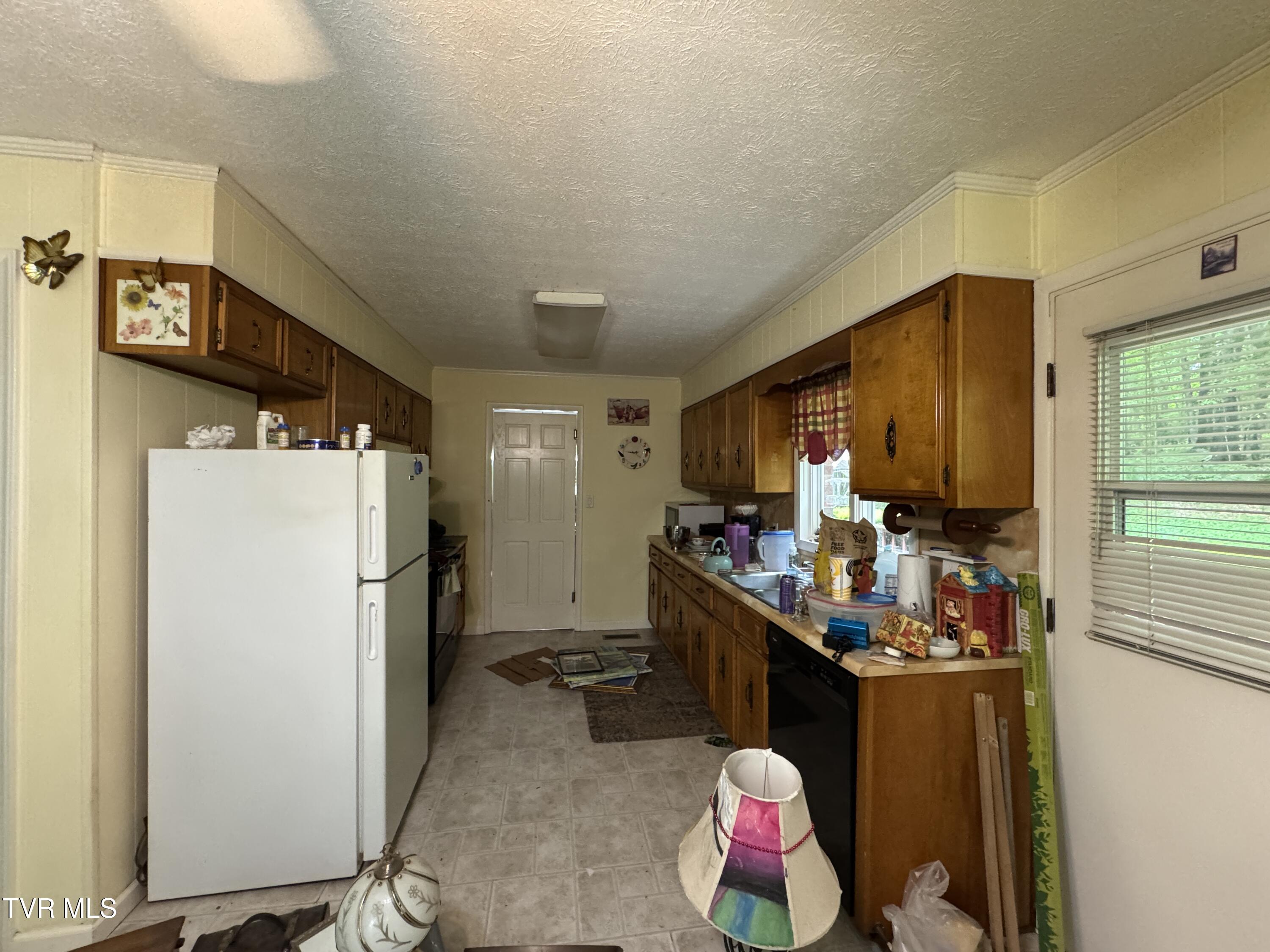 649 Sugar Run Road Jonesville, VA 24263 - Photo 9 of 31 KITCHEN TOWARD DINING ROOM