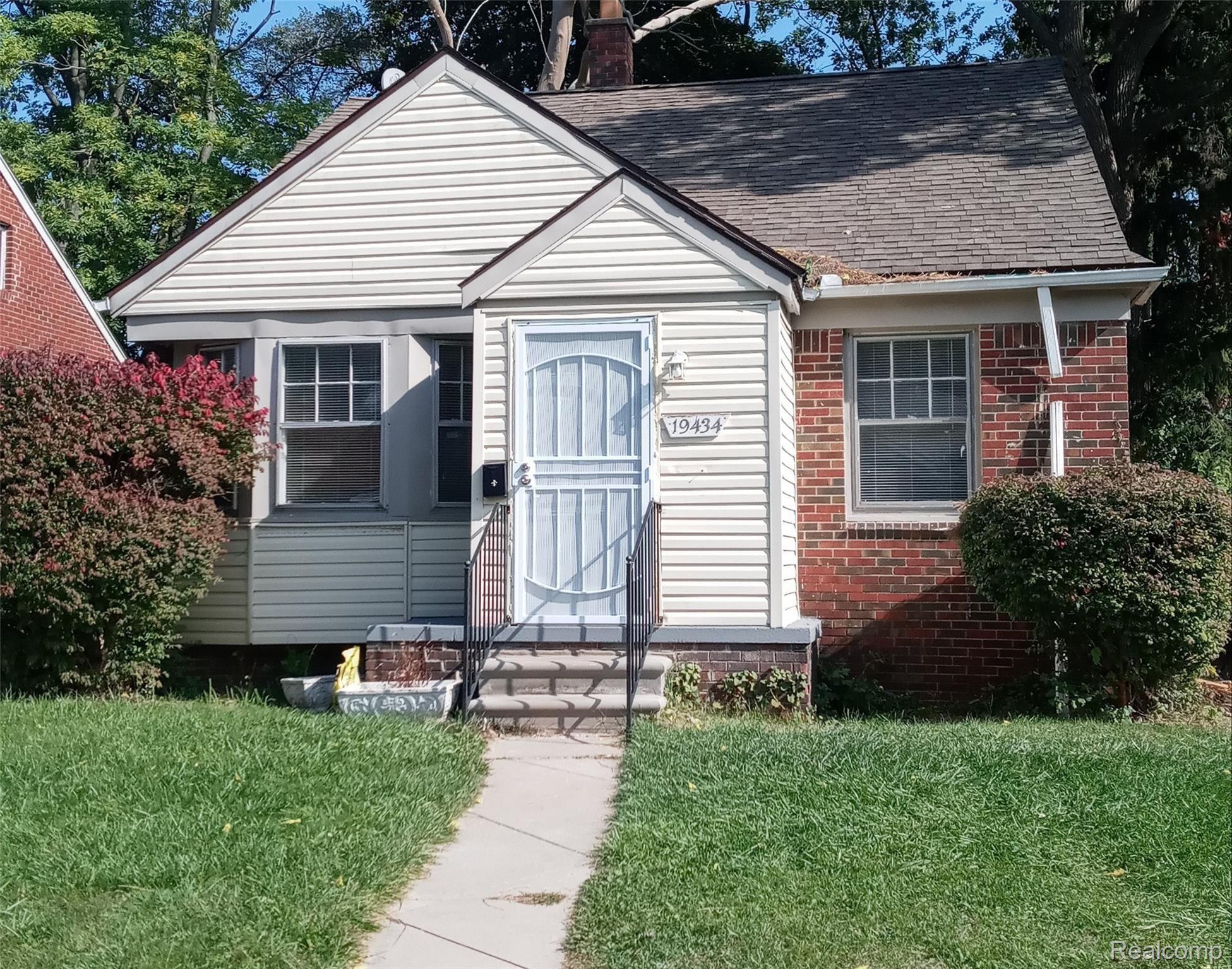 19434 Prairie Street Detroit, MI 48221 - Photo 1 of 14 20201011_141958_HDR_(1).jpg