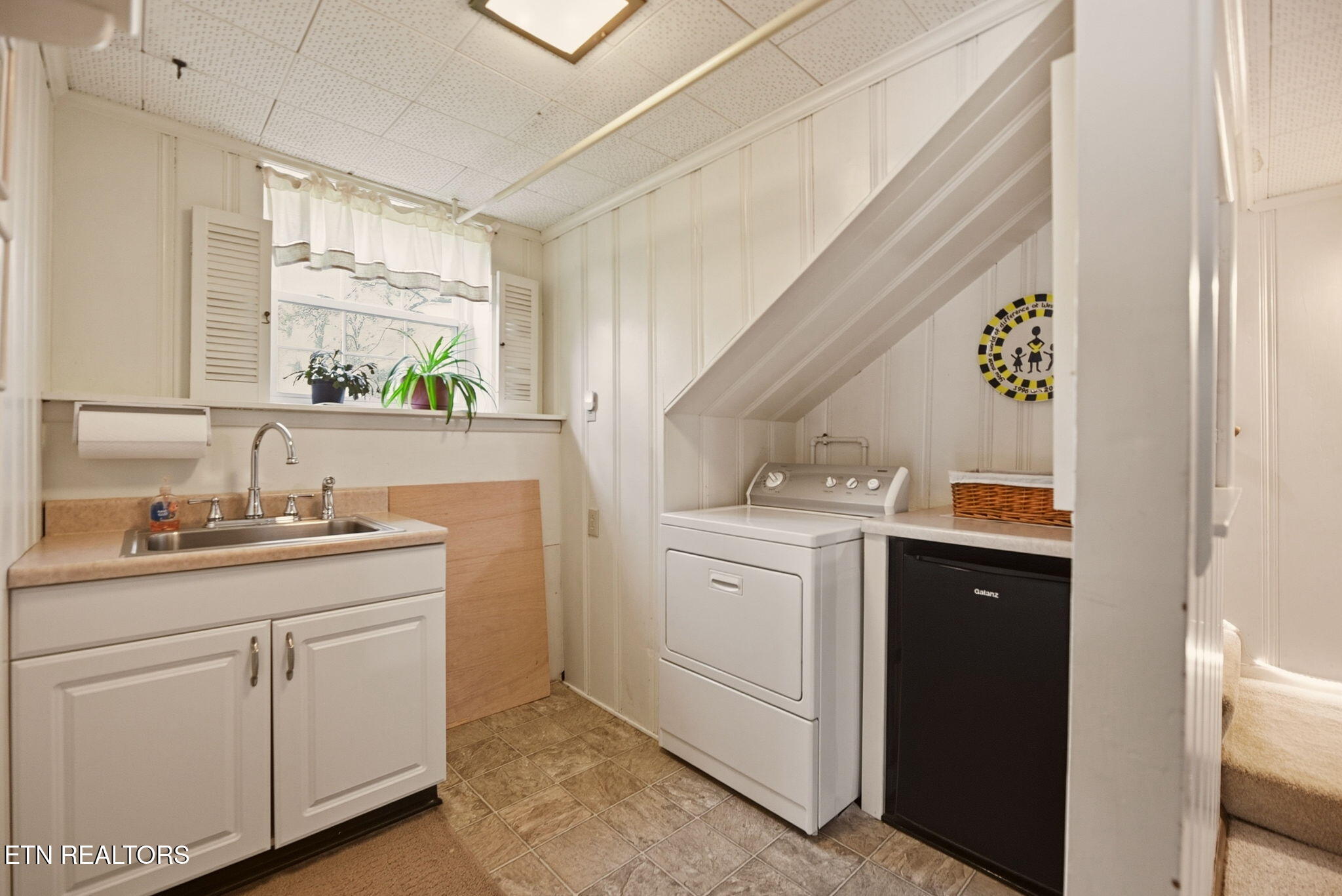 5909 Weems Road Knoxville, TN 37918 - Photo 38 of 46 Laundry rm